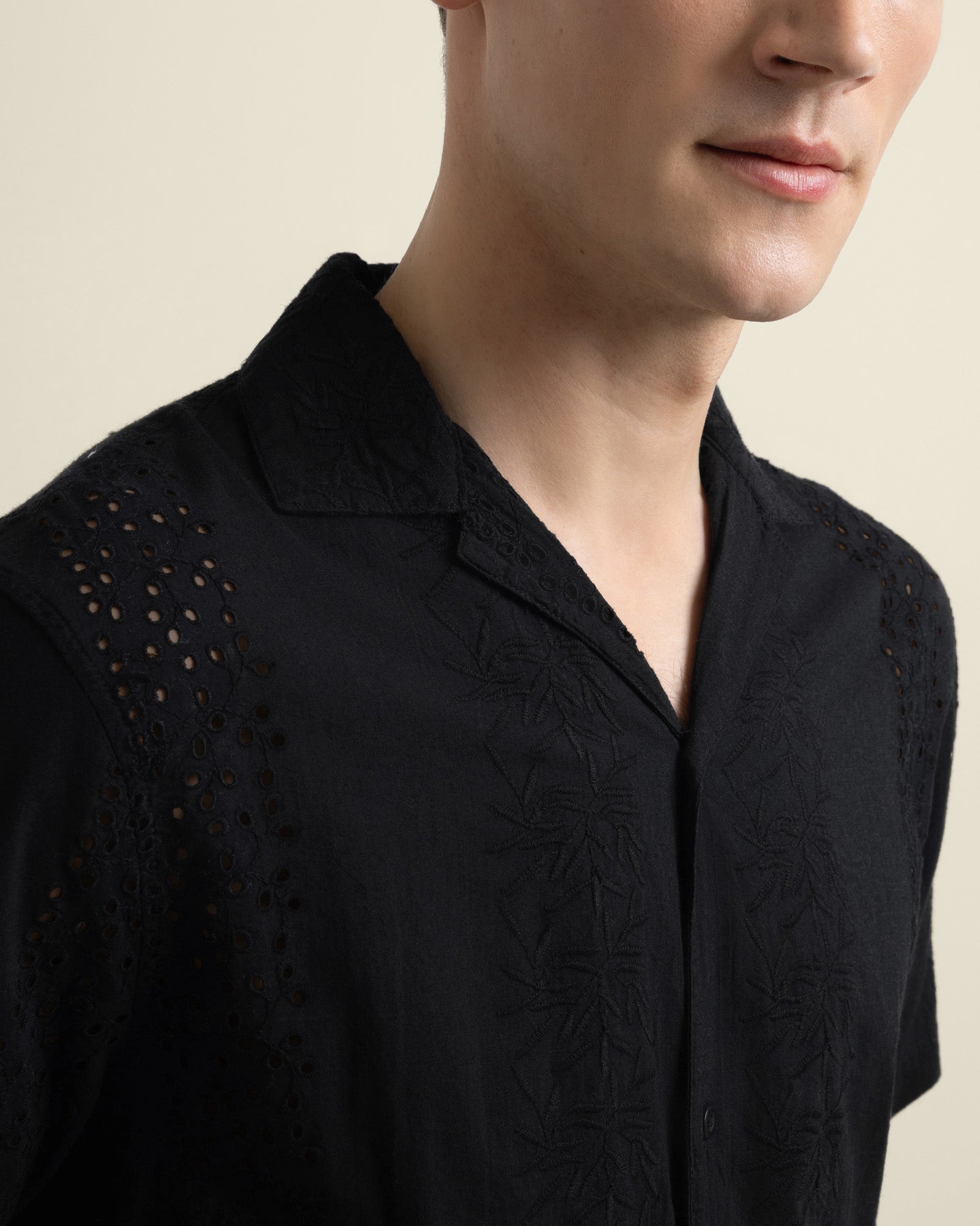 Kari - Leaf Embossed Short Sleeve Shirt