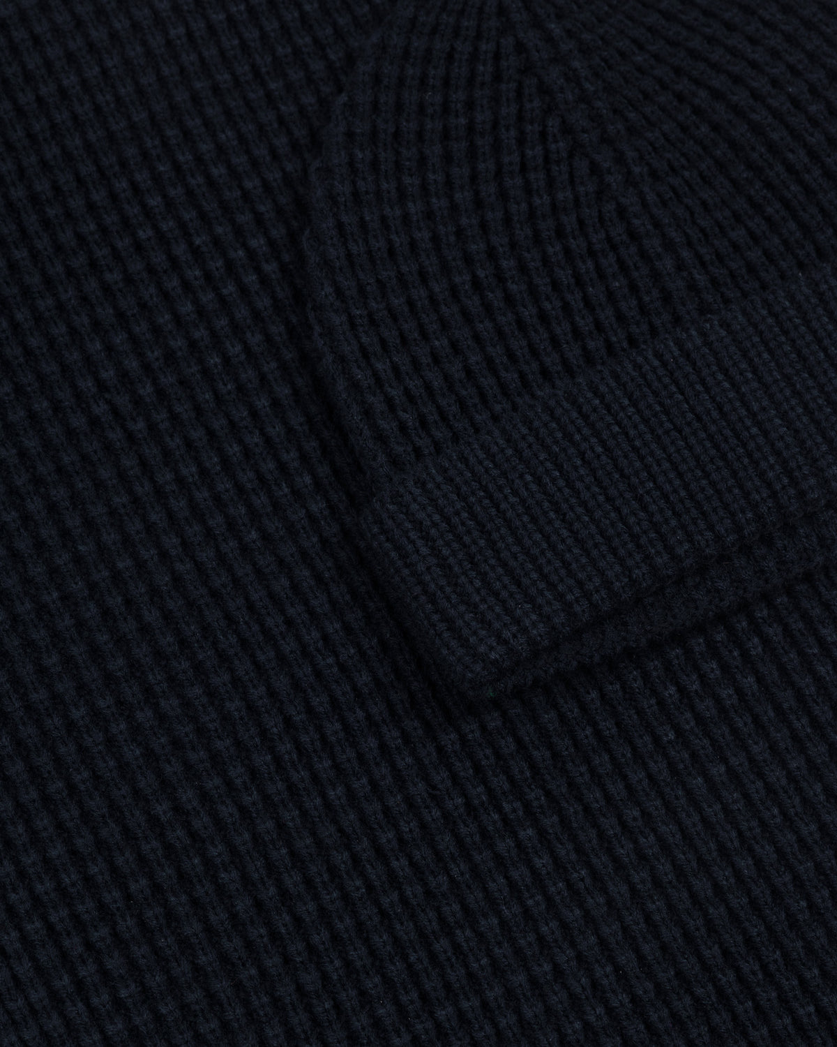 Haldan – Navy Waffle Knit Beanie &amp; Scarf Set