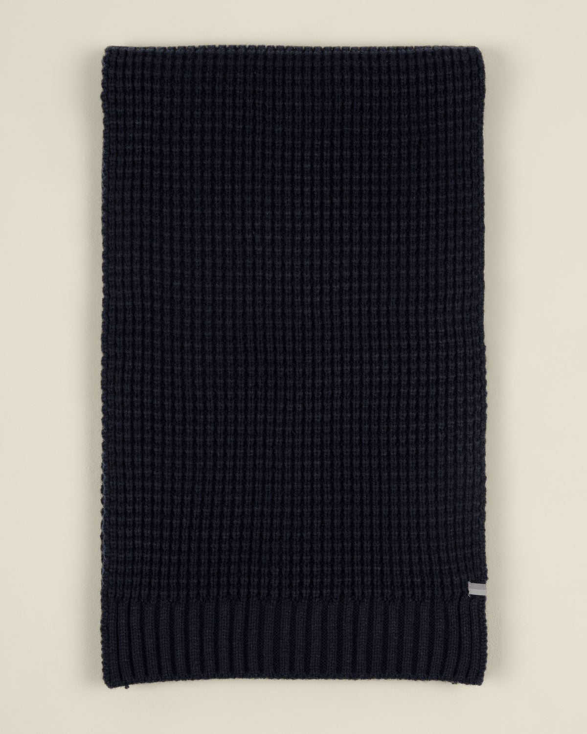 Haldan – Navy Waffle Knit Beanie &amp; Scarf Set